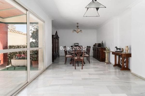 Ático en venta en Calle Jacinto Benavente, Marbella thumbnail 1