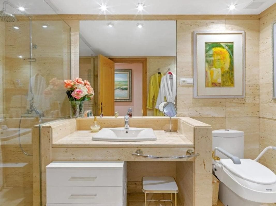 Sale of apartment in Calle Arturo Rubinstein, 8, Marbella
photo 2