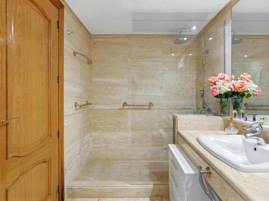 Sale of apartment in Calle Arturo Rubinstein, 8, Marbella
photo 3