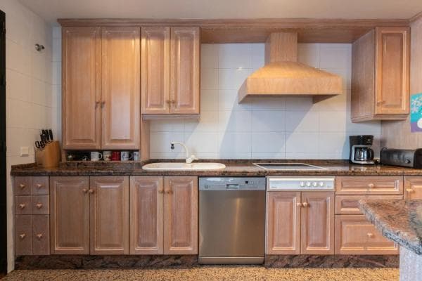 Chalet adosado en venta en AV CRISTOBAL PARRA-EL MIRADO , Marbella thumbnail 1