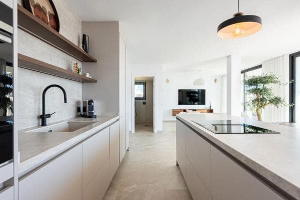 Ático en venta en Calle de Ramón Gómez de la Serna, 21, Marbella thumbnail 1