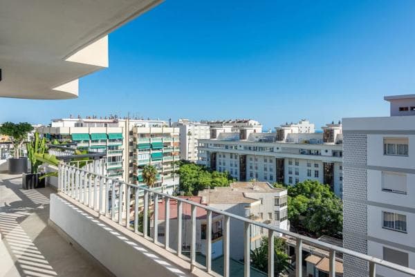 Ático en venta en Calle de Ramón Gómez de la Serna, 21, Marbella thumbnail 2