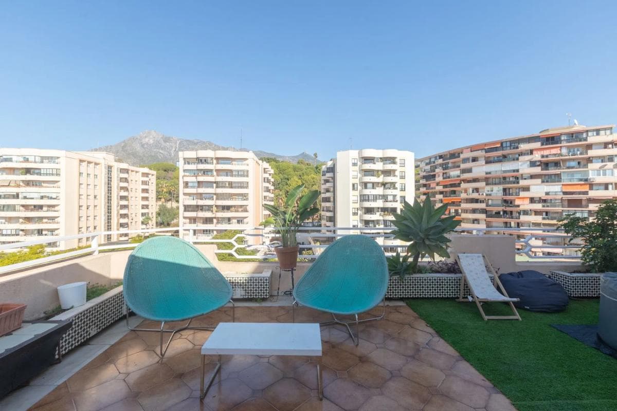 Venta de ático en Calle de Ramón Gómez de la Serna, Marbella photo 3