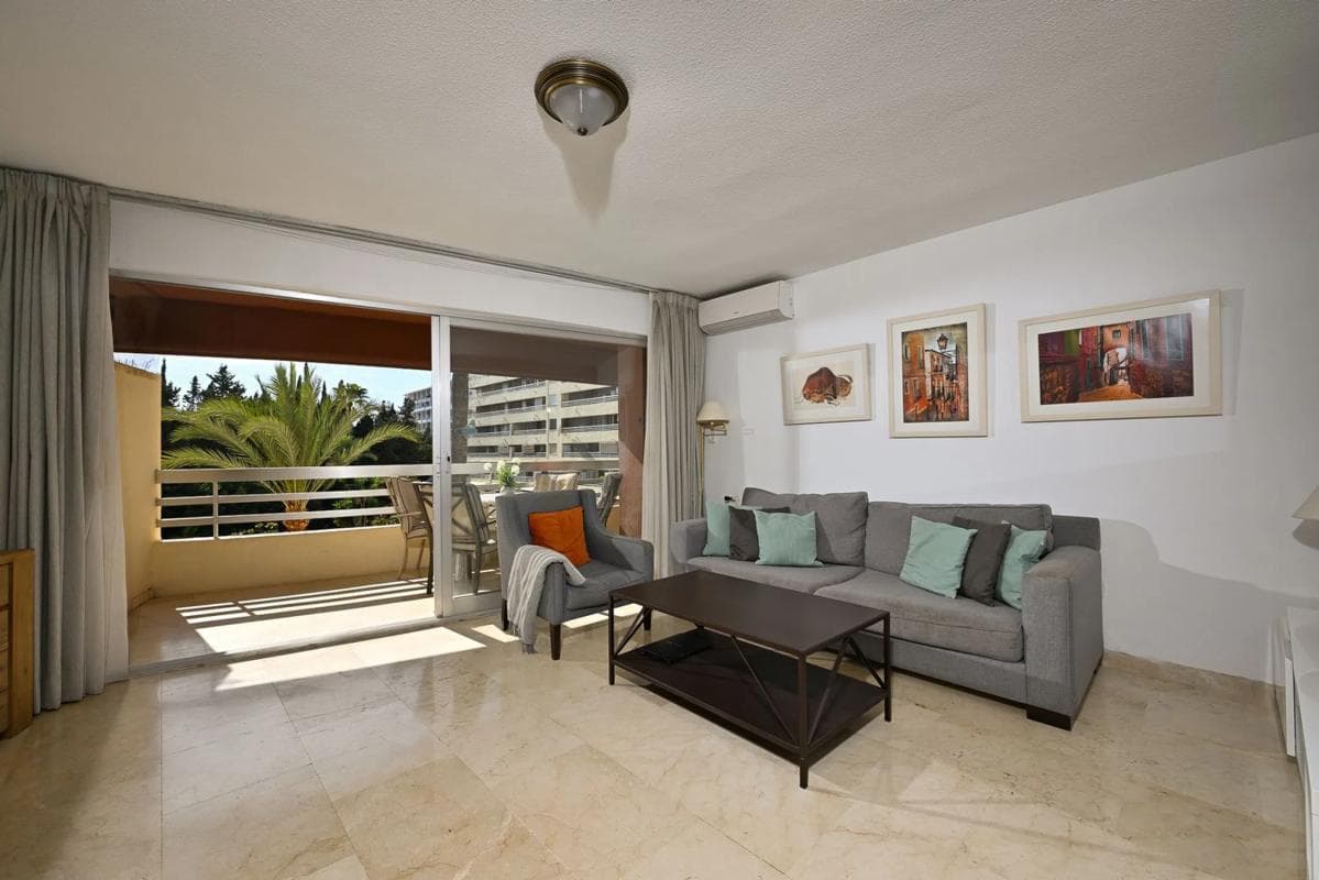 Sale of apartment in CL ALONSO BAZAN, Marbella
photo 3