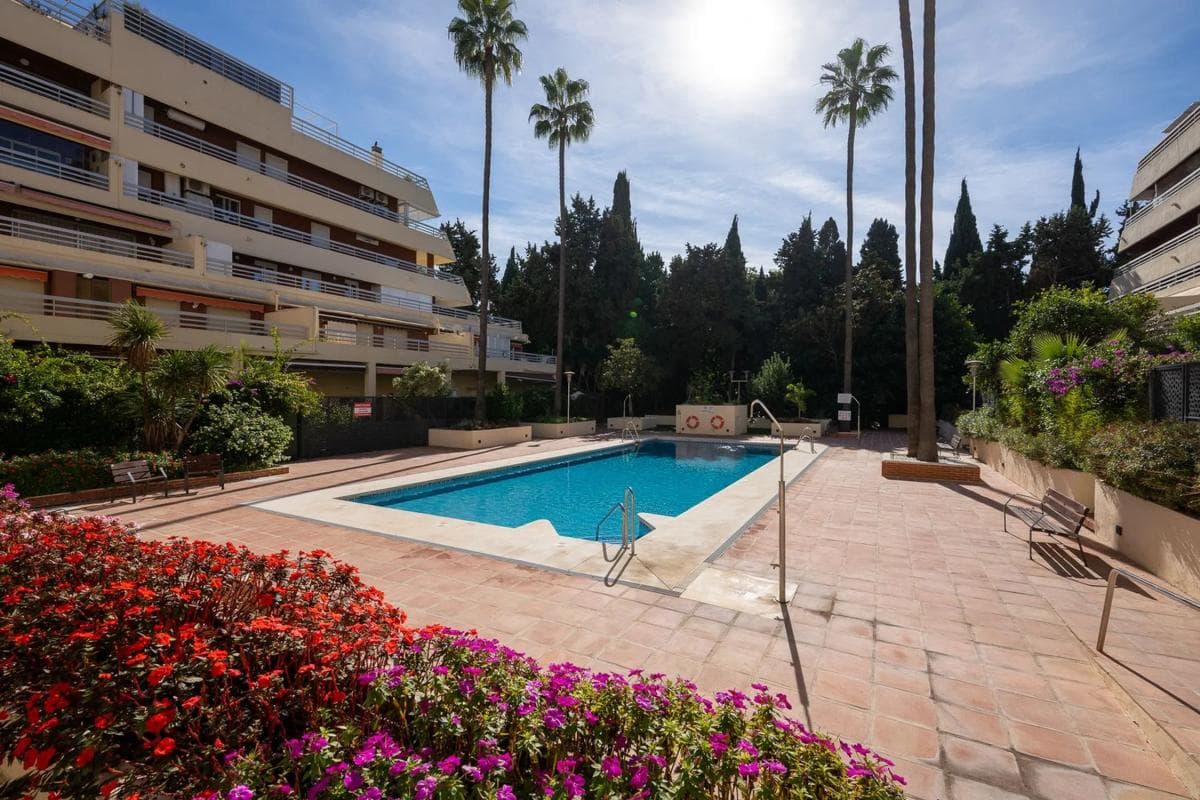 Sale of apartment in CL ALONSO BAZAN, Marbella
photo 4