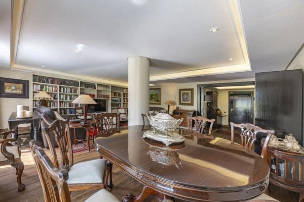 Piso en venta en Calle Estébanez Calderón, Marbella
photo 1