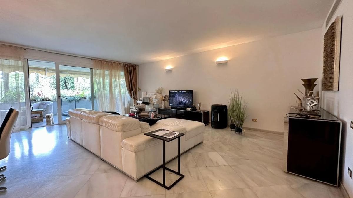 Sale of apartment in Calle Arturo Rubinstein, 1 C, Marbella
photo 5