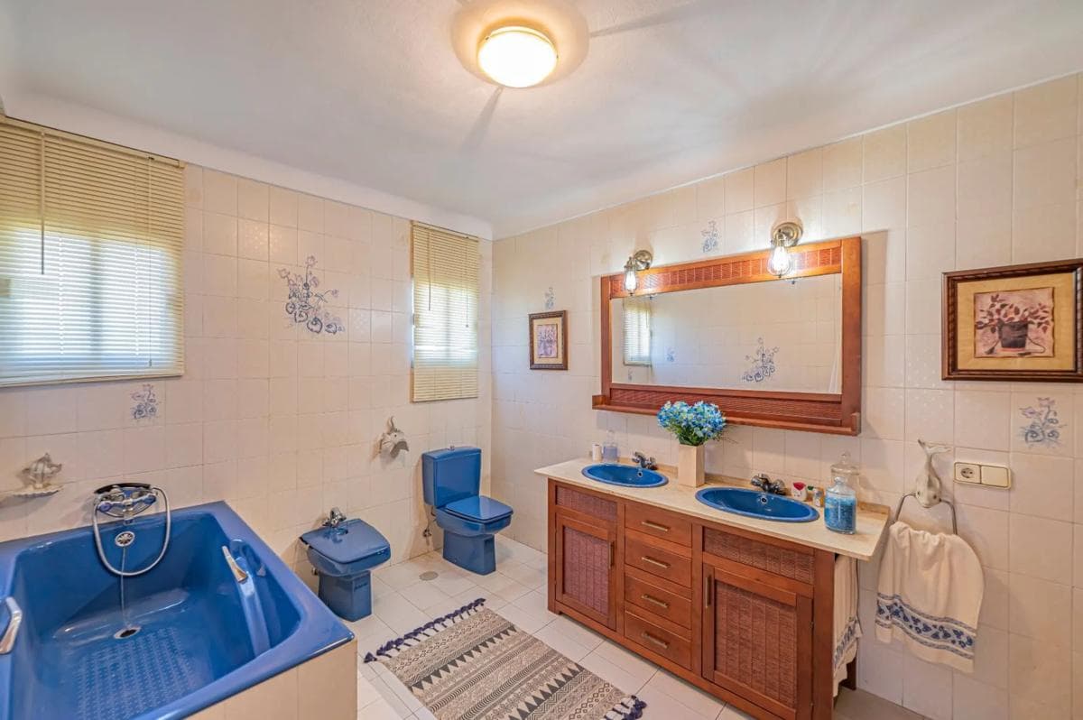 Sale of independent chalet in Barrio La Patera, Marbella
photo 4