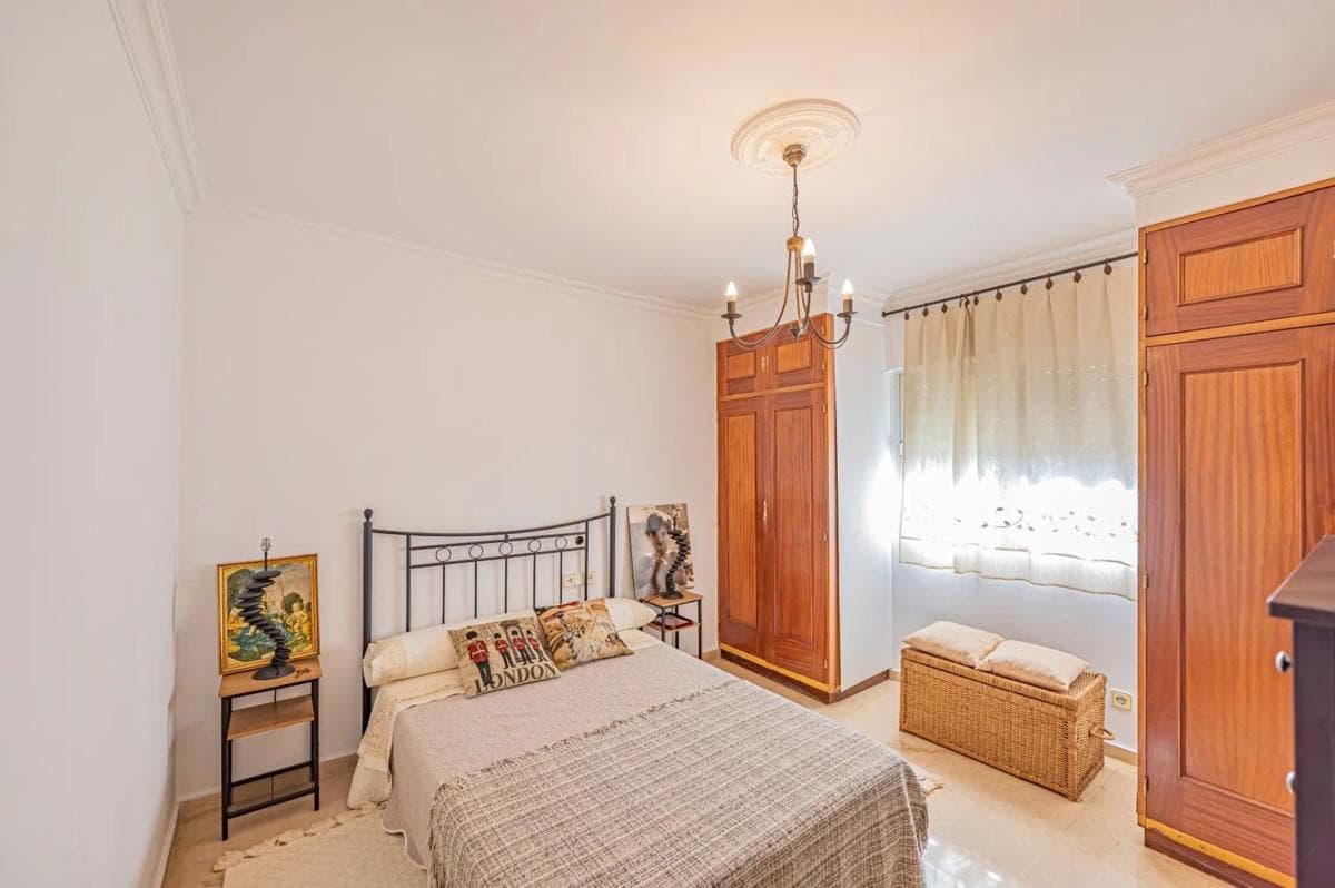 Sale of independent chalet in Barrio La Patera, Marbella
photo 5