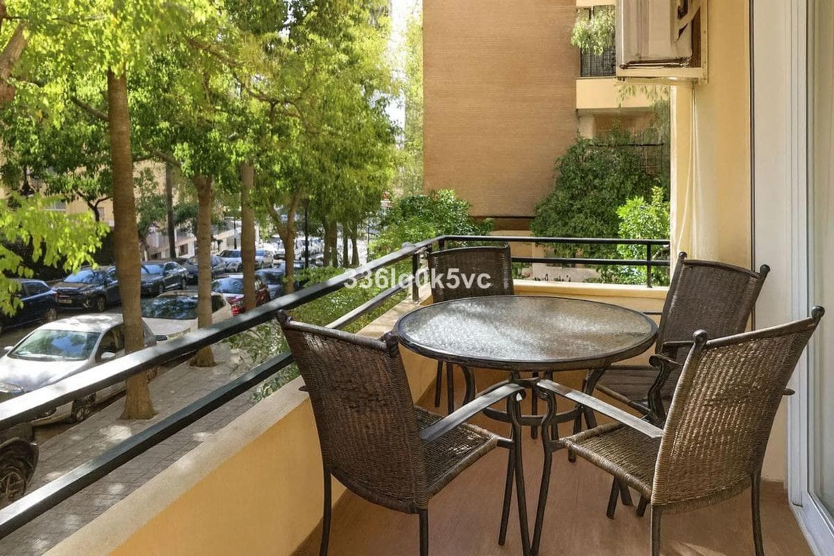 Sale of apartment in Calle Marqués de Linares, Marbella
photo 3