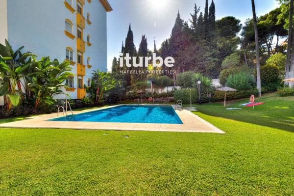 Piso en venta en Calle Jacinto Benavente, Marbella
thumbnail 1
