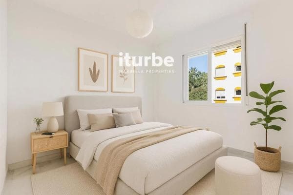 Piso en venta en Calle Jacinto Benavente, Marbella
thumbnail 2