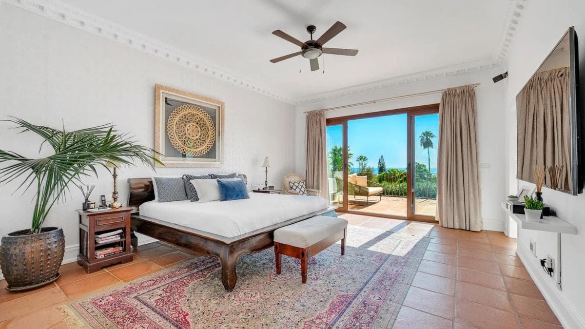 Sale of independent chalet in Camino del Pinar, Marbella
photo 2