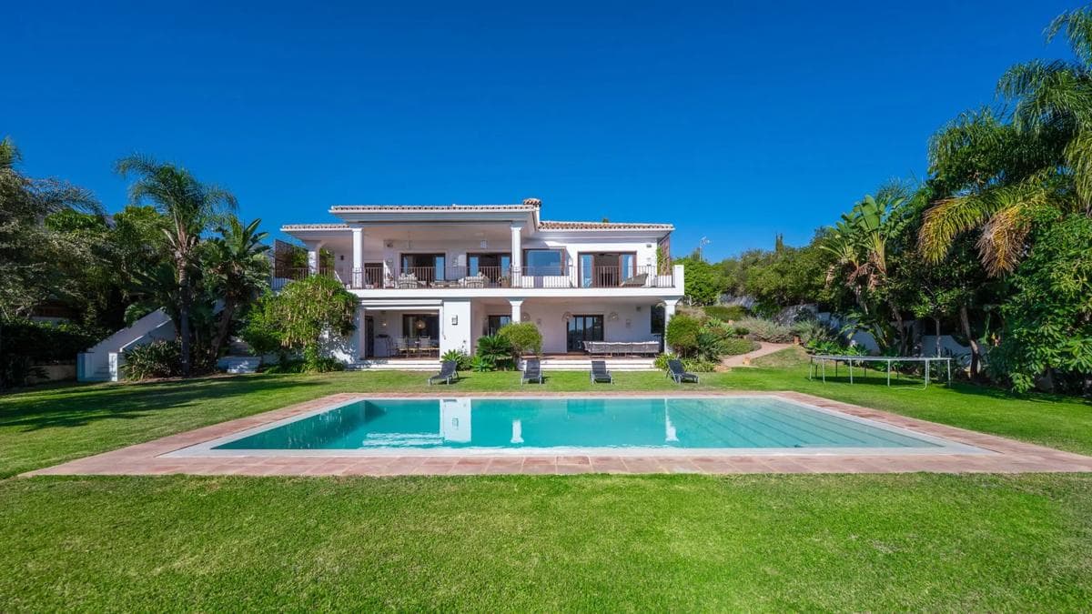 Sale of independent chalet in Camino del Pinar, Marbella
photo 4