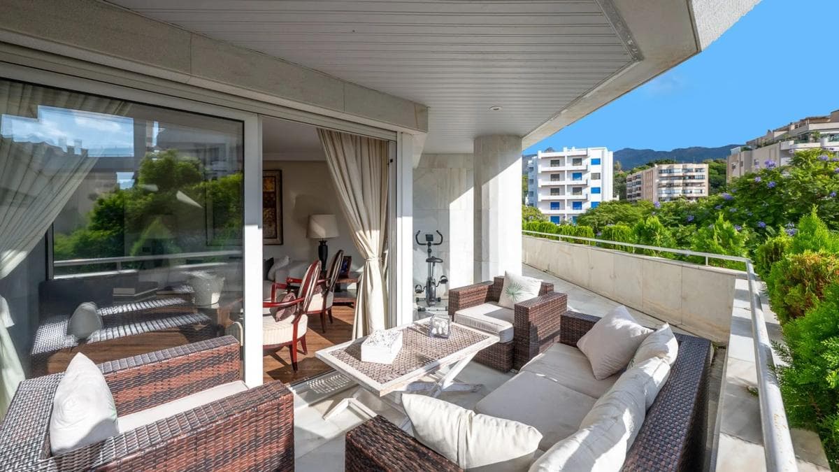 Venta de piso en Calle Estébanez Calderón, Marbella
photo 2