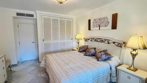 Piso en venta en Calle Arturo Rubinstein s/n, Marbella
thumbnail 1