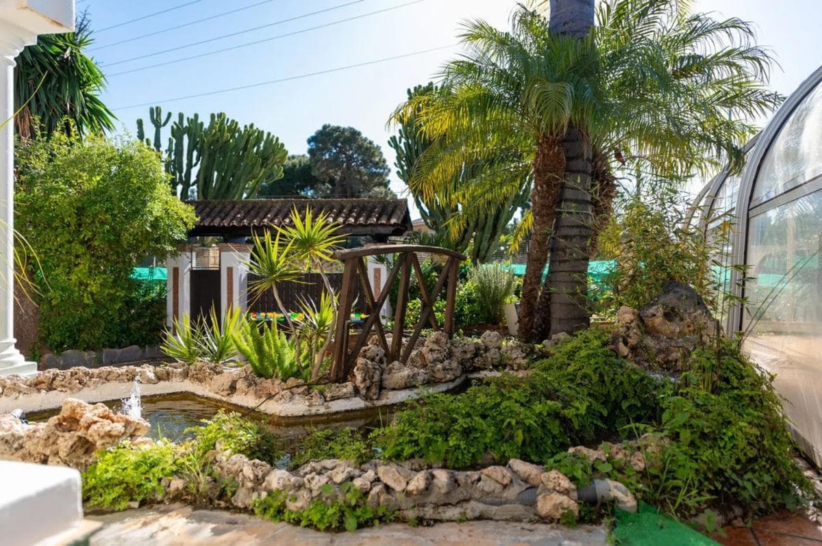 Sale of independent chalet in Barrio Miraflores, Marbella
photo 3