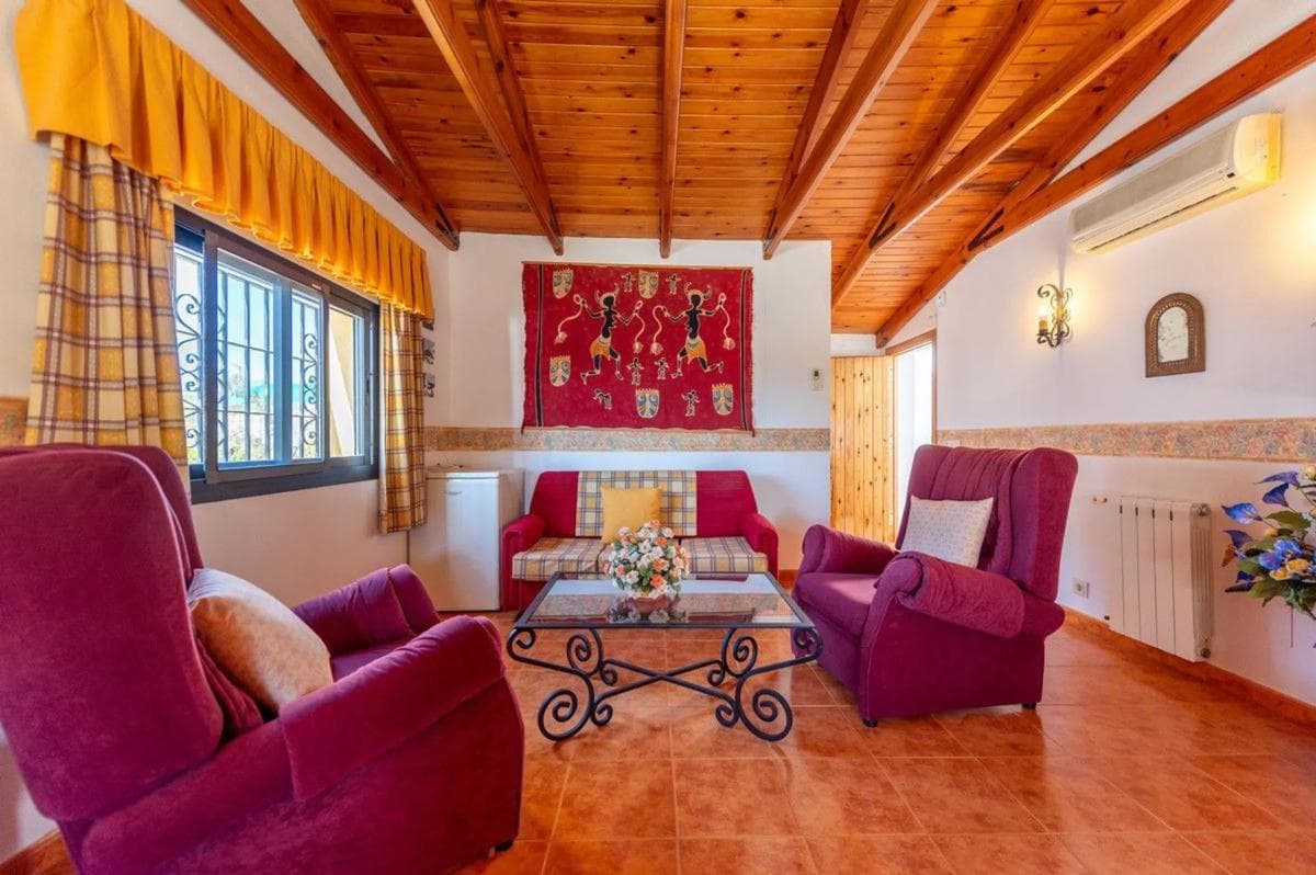 Sale of independent chalet in Barrio Miraflores, Marbella
photo 4