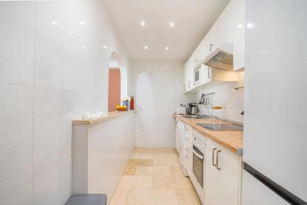 Piso en venta en CL ALONSO BAZAN, Marbella
photo 1