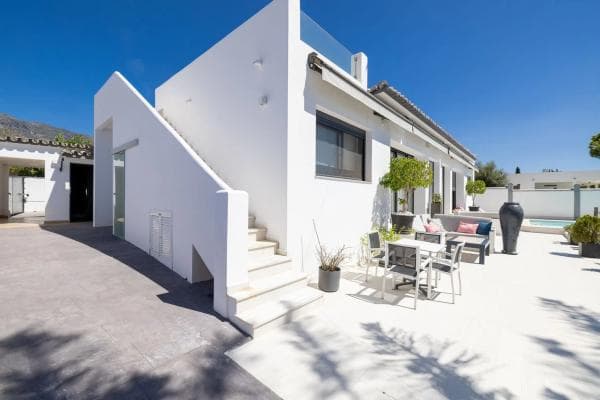 Chalet independiente en venta en Barrio Valdeolletas-Las Cancelas-Xarblanca, Marbella
thumbnail 1