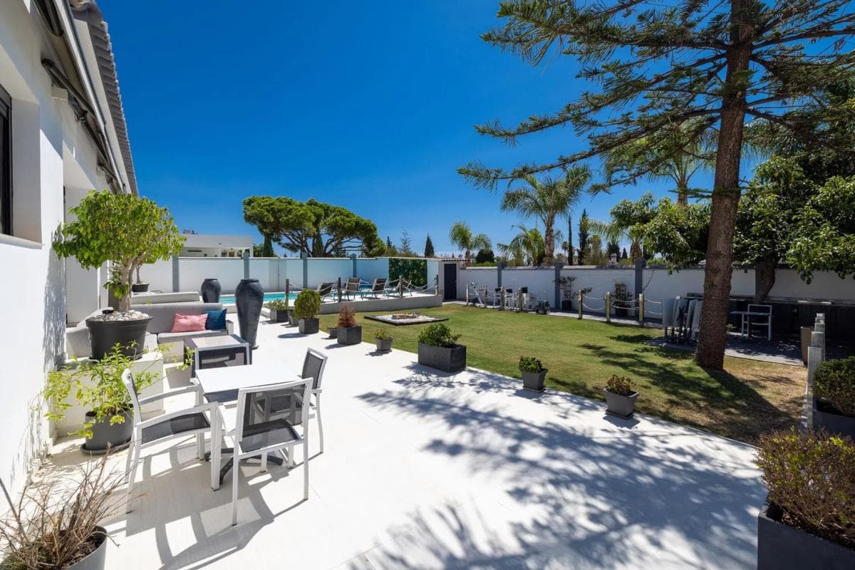 Venta de chalet independiente en Barrio Valdeolletas-Las Cancelas-Xarblanca, Marbella
photo 5
