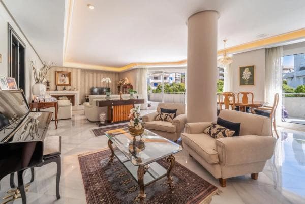 Piso en venta en Barrio Playa de la Fontanilla, Marbella
photo 1