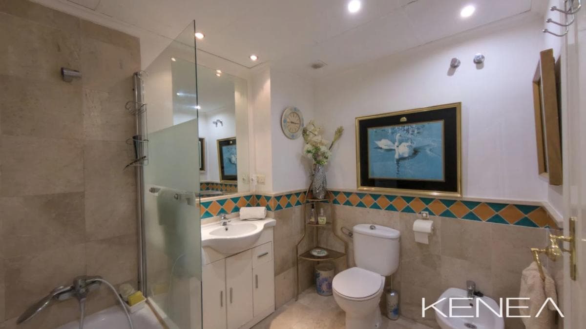Продажа квартиры на Avenida Príncipe Salman, Марбелла
photo 2
