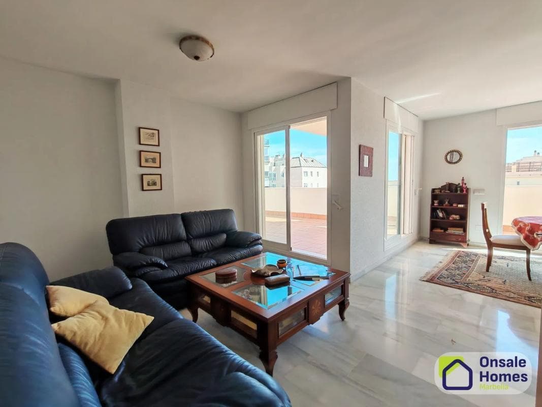 Venta de ático en Calle Jacinto Benavente, 35, Marbella photo 3