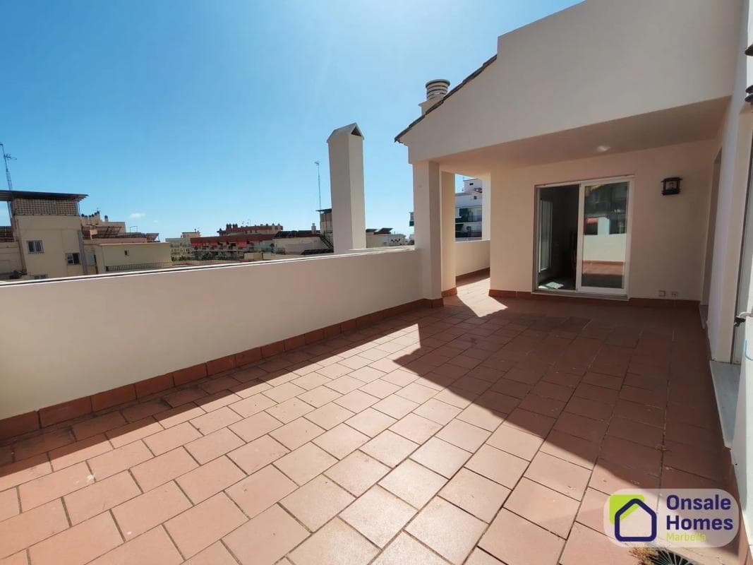 Venta de ático en Calle Jacinto Benavente, 35, Marbella photo 5