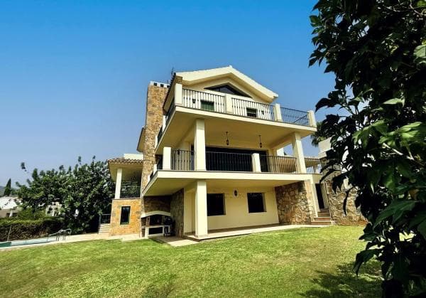 Chalet independiente en venta en Barrio Valdeolletas-Las Cancelas-Xarblanca, Marbella
photo 1