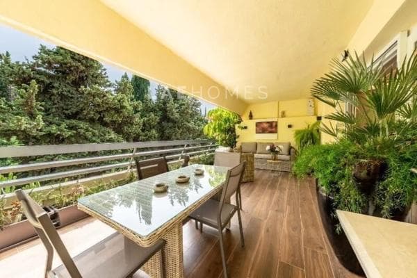 Квартира на продажу на Barrio Playa de la Fontanilla, Марбелла photo 1
