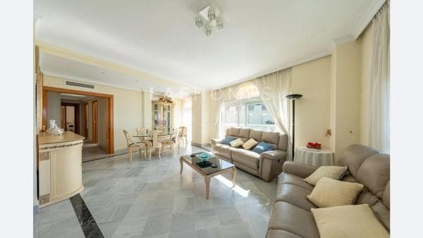 Piso en venta en Barrio Playa Bajadilla-Puertos, Marbella
thumbnail 1