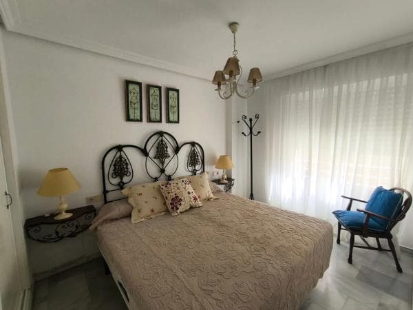 Piso en venta en Barrio Playa Bajadilla-Puertos, Marbella
photo 1