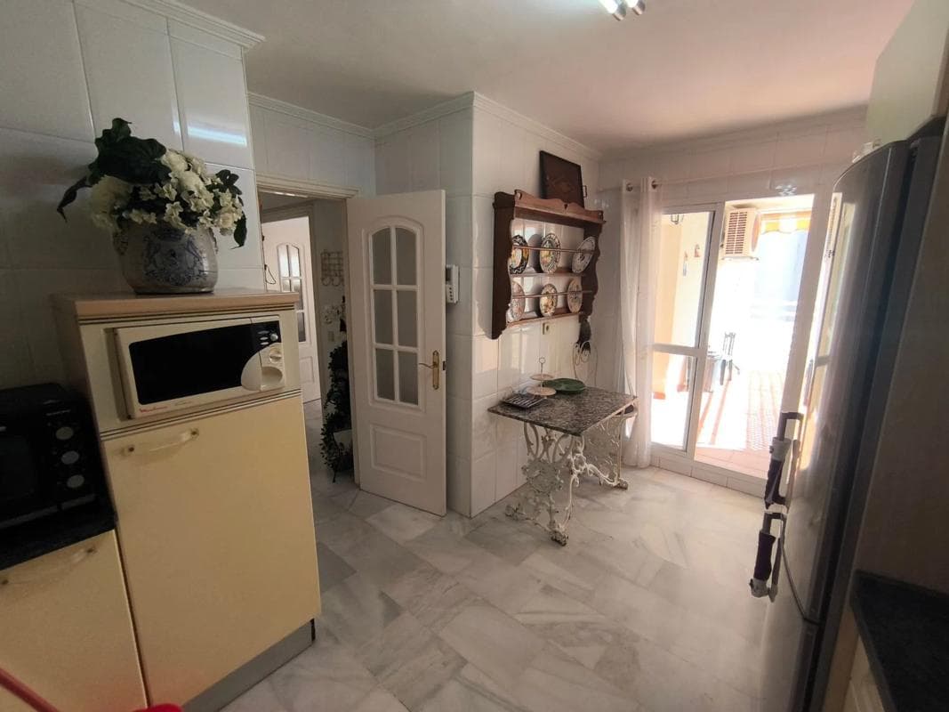 Venta de piso en Barrio Playa Bajadilla-Puertos, Marbella
photo 4