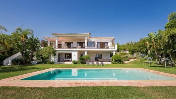 Chalet independiente en venta en Barrio Valdeolletas-Las Cancelas-Xarblanca, Marbella
photo 1