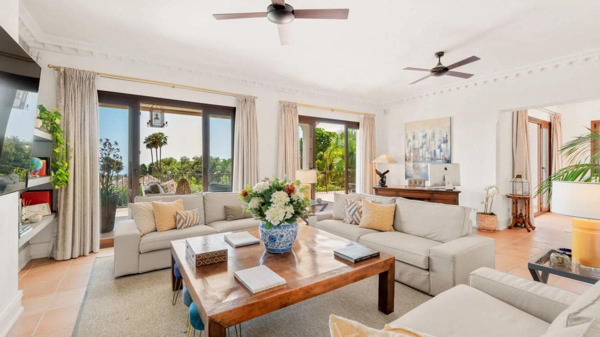 Venta de chalet independiente en Barrio Valdeolletas-Las Cancelas-Xarblanca, Marbella
photo 2