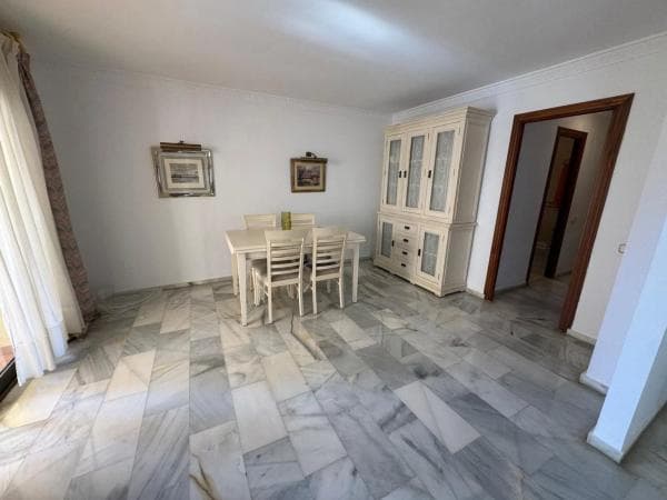 Piso en venta en Calle Pablo Casals, Marbella
photo 1