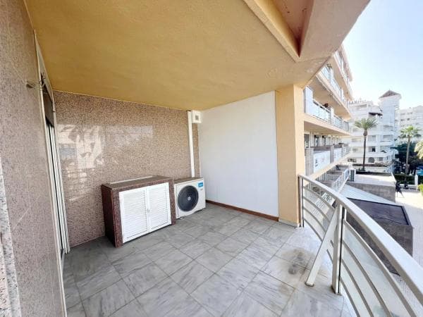 Piso en venta en Calle de Ramón Gómez de la Serna, 22, Marbella
photo 1