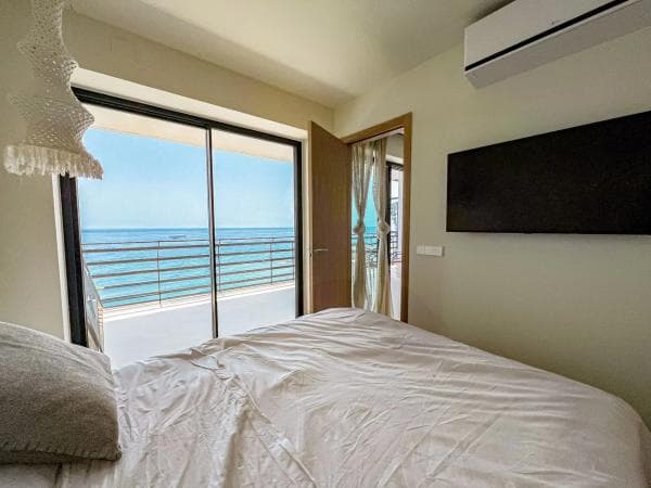 Piso en venta en Barrio Playa Bajadilla-Puertos, Marbella
photo 1