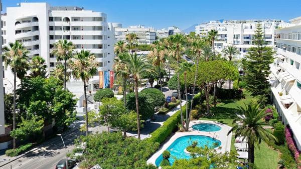 Piso en venta en Calle Camilo José Cela, 10 -14, Marbella
photo 1