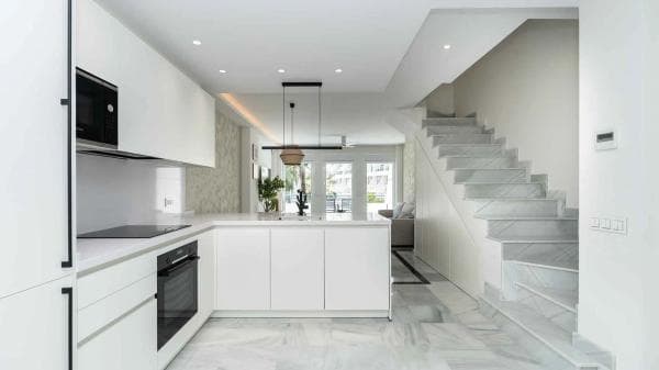Piso en venta en Calle de Ramón Gómez de la Serna, 61, Marbella
photo 1
