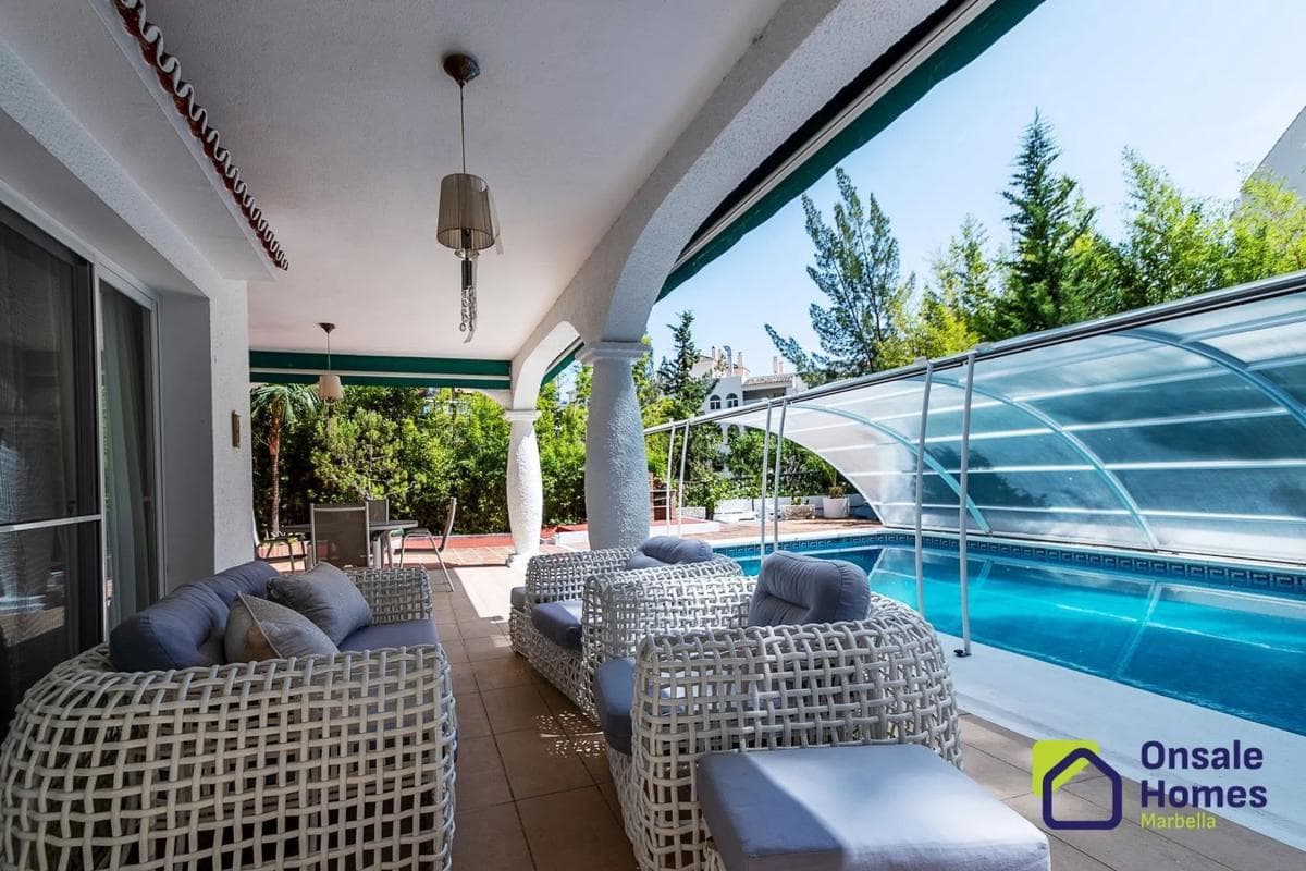 Sale of independent chalet in Calle Jacinto Benavente, 16, Marbella
photo 2