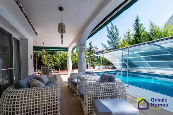 Chalet independiente en venta en Calle Jacinto Benavente, 16, Marbella
thumbnail 1