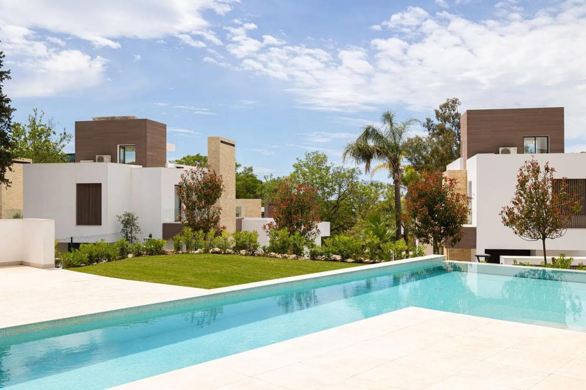 Venta de chalet independiente en CL VIGIL DE QUIÑONES-MERCED, Marbella
photo 2