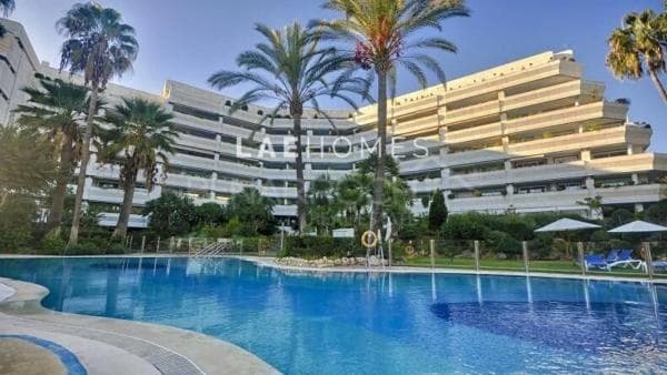 Piso en venta en Barrio Playa de la Fontanilla, Marbella
photo 1