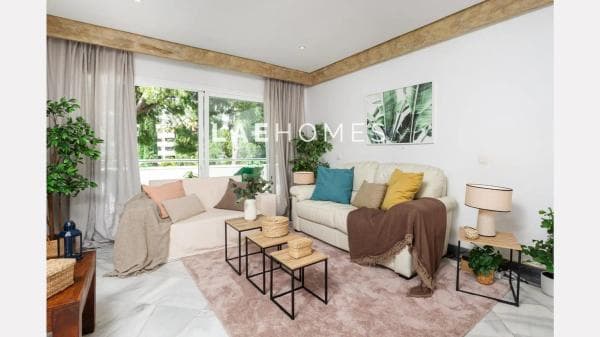 Piso en venta en Barrio Playa de la Fontanilla, Marbella
thumbnail 1