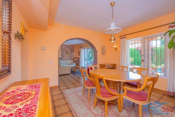 Independent chalet for sale in Calle la Morera, 19, Marbella
thumbnail 1