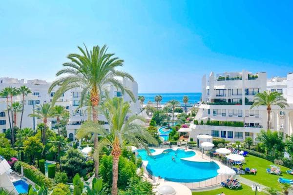 Piso en venta en Calle de Ramón Gómez de la Serna, 61, Marbella
photo 1