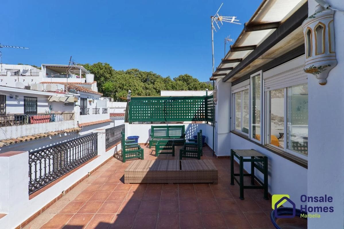 Sale of independent chalet in Calle Lobatas s/n, Marbella
photo 5