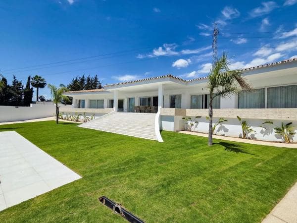 Independent chalet for sale in Paseo de los Jazmines, Marbella
photo 1